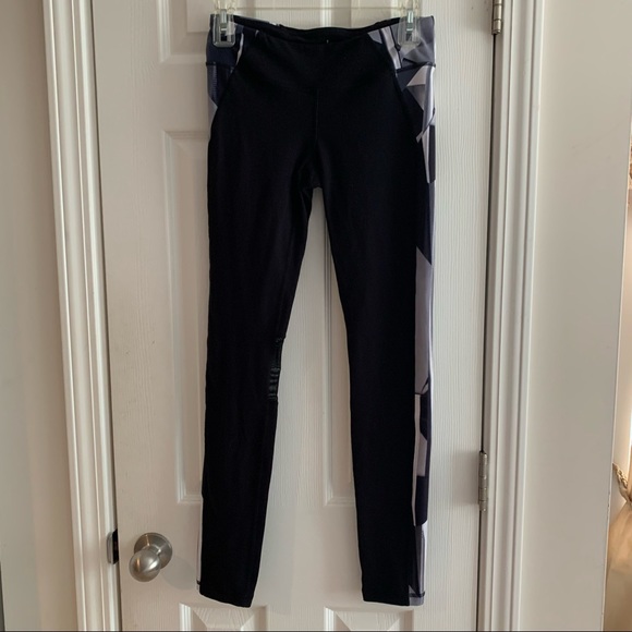 ALO Yoga Leggings - Picture 2 of 8